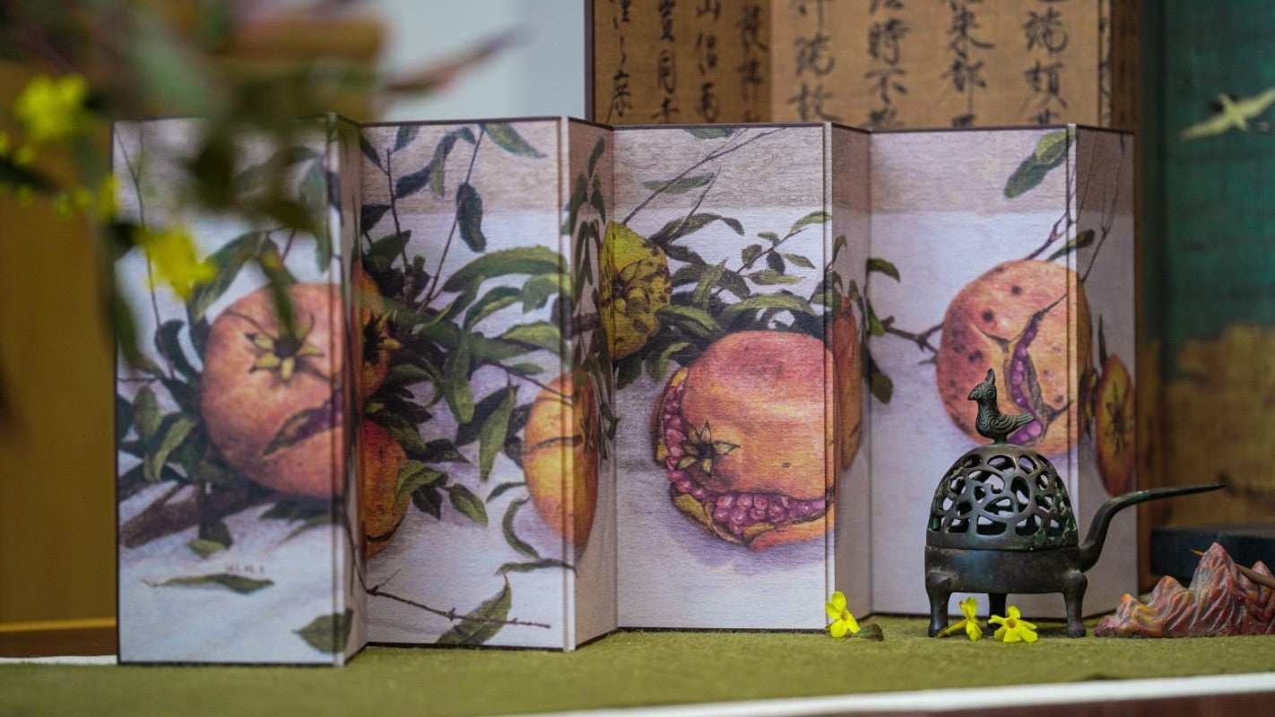 Pomegranate Folding Screen Miniature — Japanese-Inspired Desk Décor for Tea Room, Study & Display Cabinet