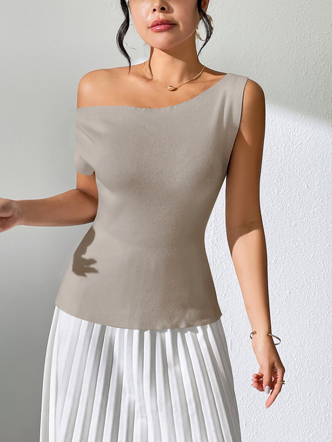 Single Shoulder Drop Sleeve Knit T-shirt