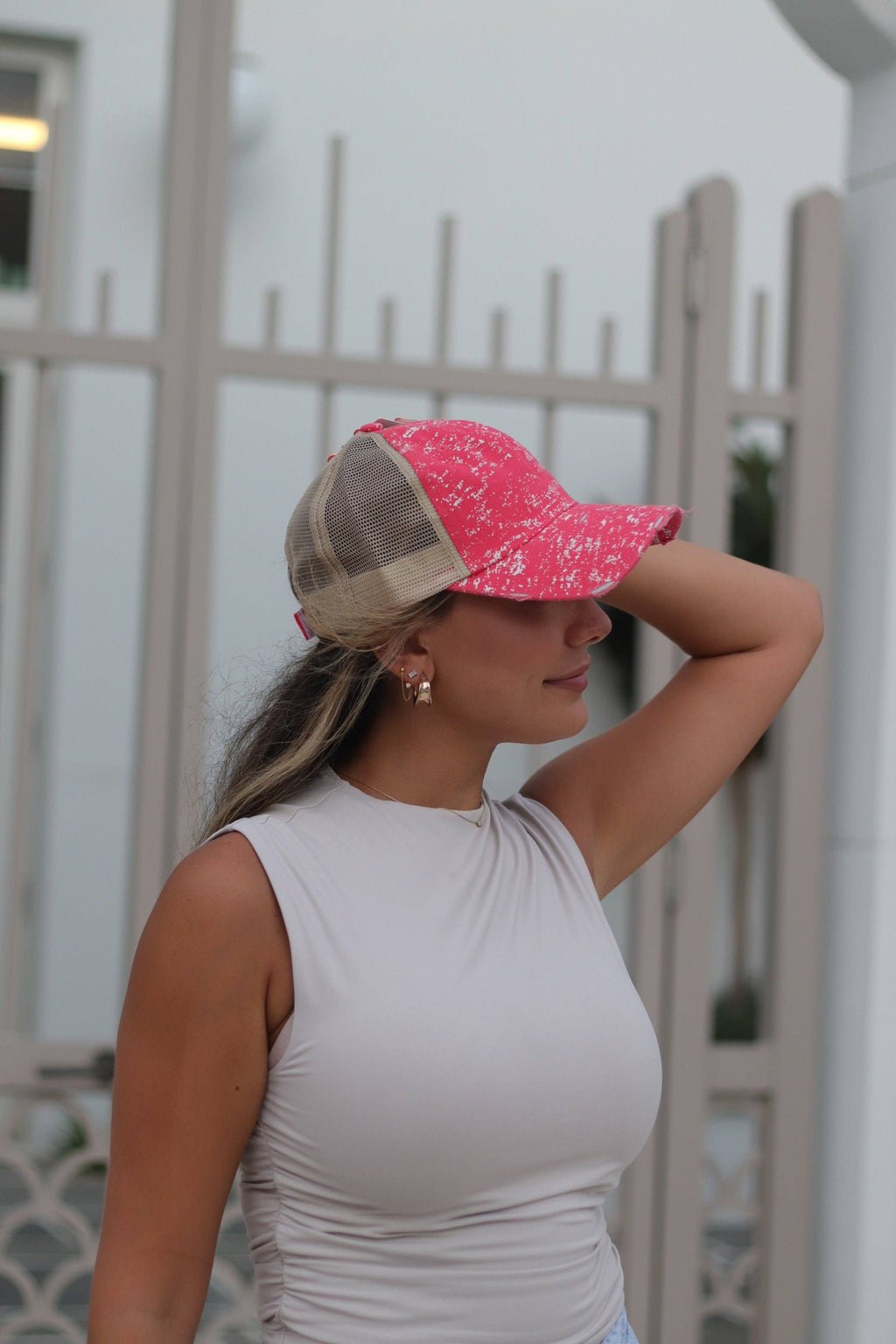 CORAL COLOR HAT WITH DISTRESSED SPLATTER