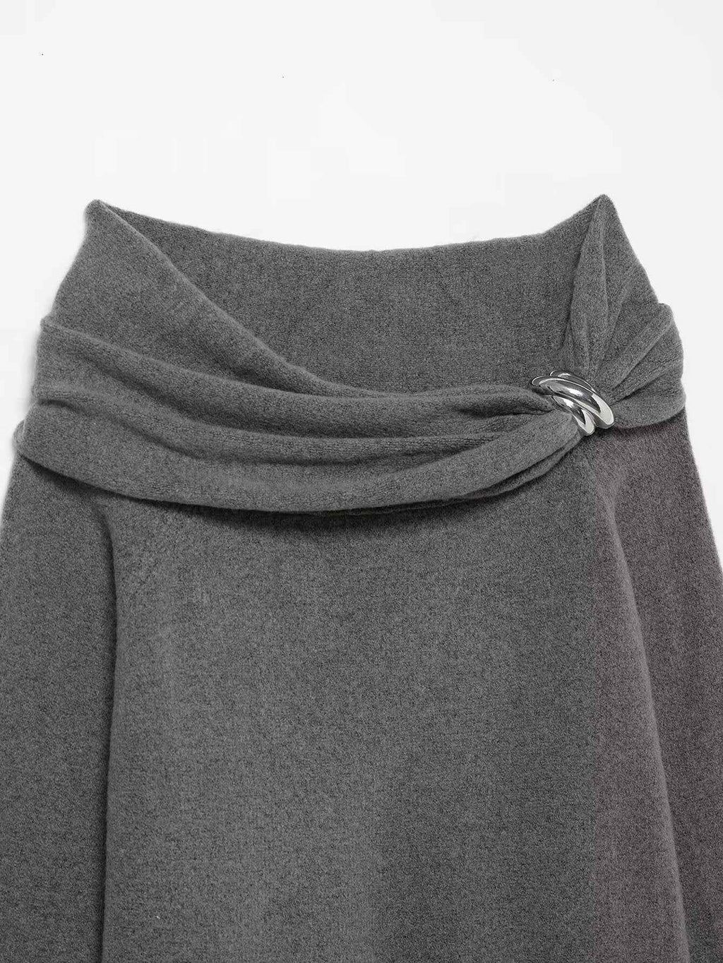All Match Metal Inlaid Shoulder Baring Sweater