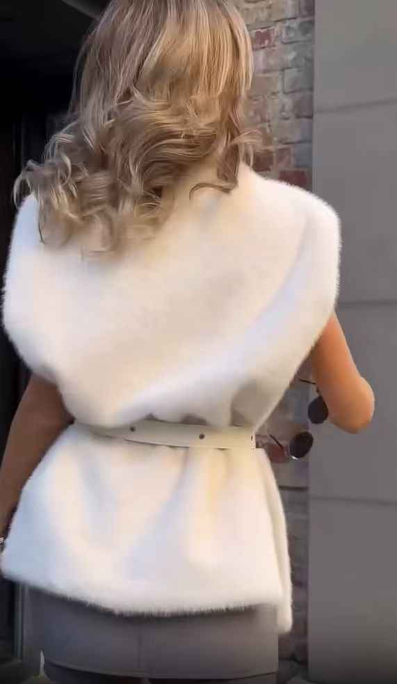 All Match Sleeveless Series Turtleneck Faux Fur Sweater Vest