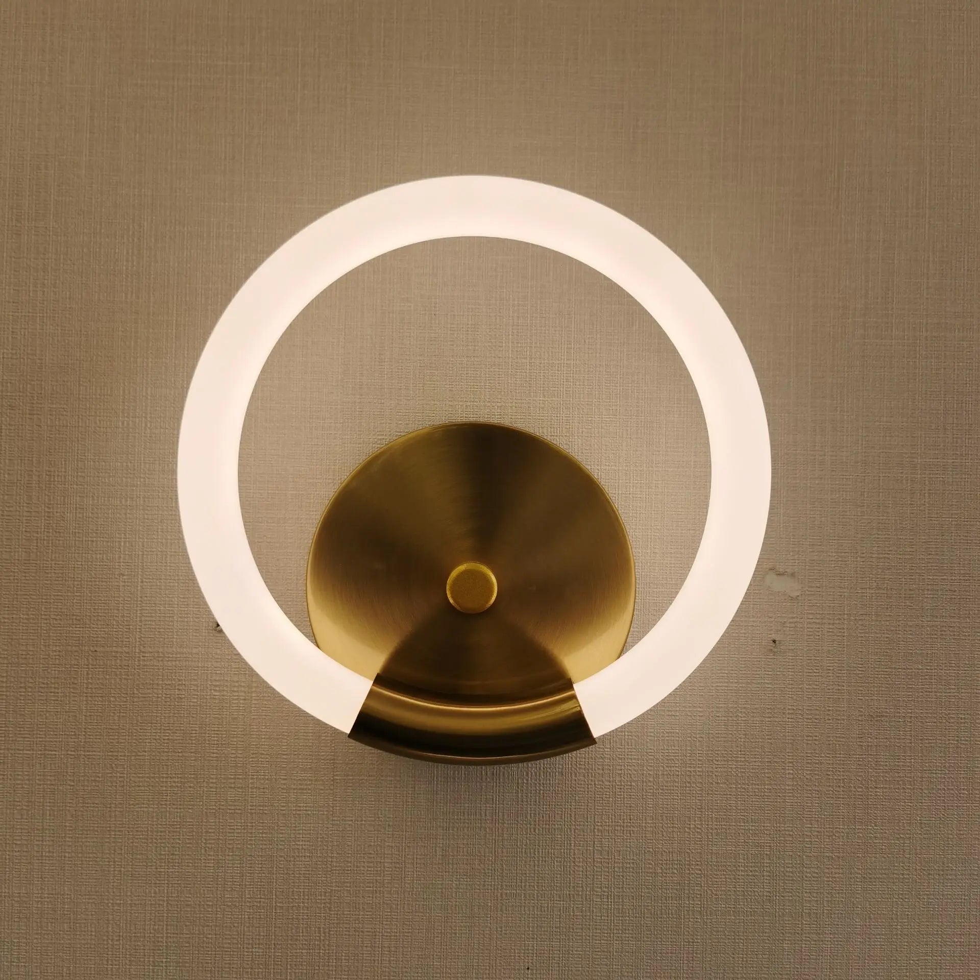 Modern white minimalist acrylic led wall lamp bedroom sconce