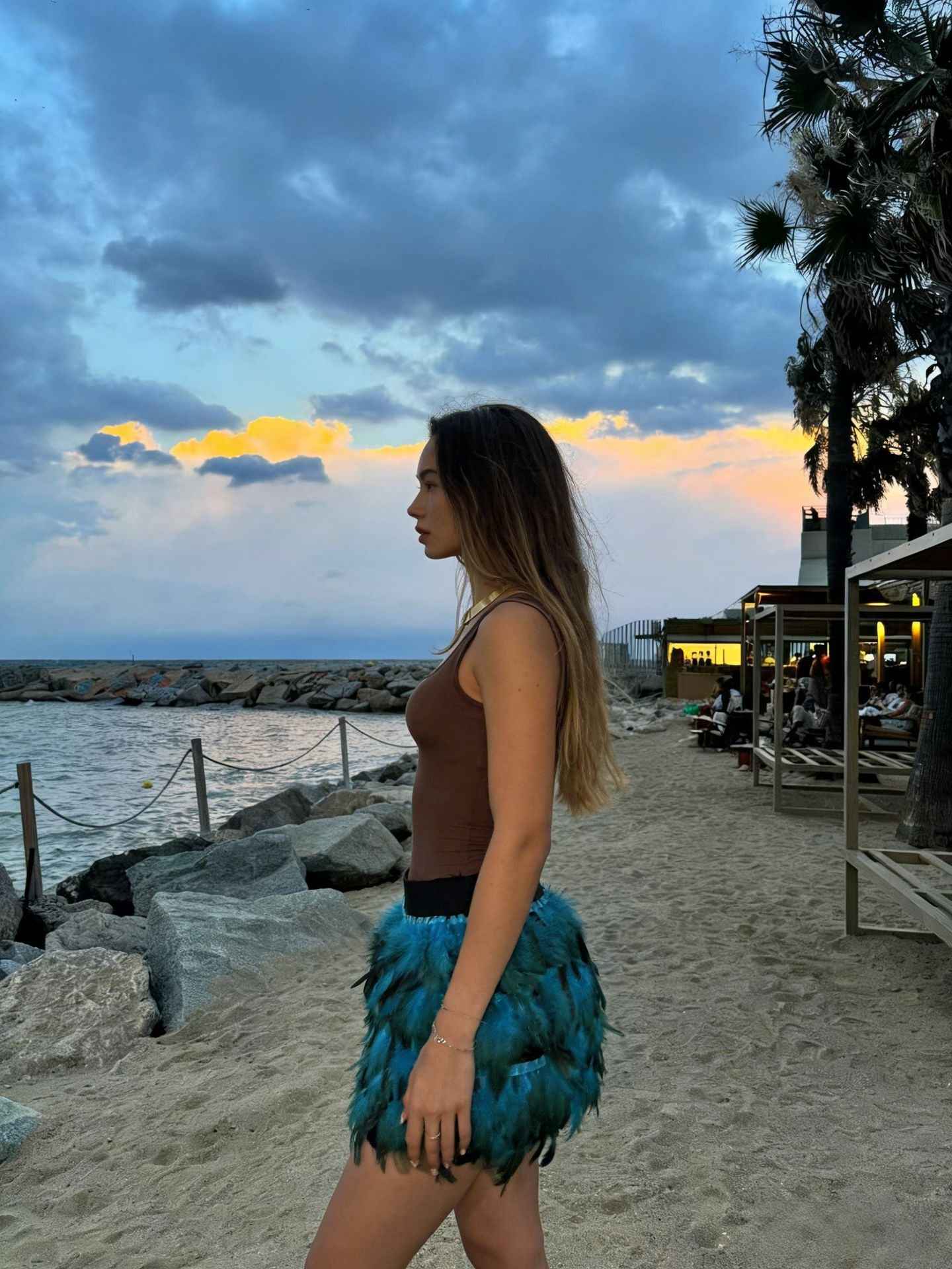 Contrast Color Elastic Waist Feather Skirt