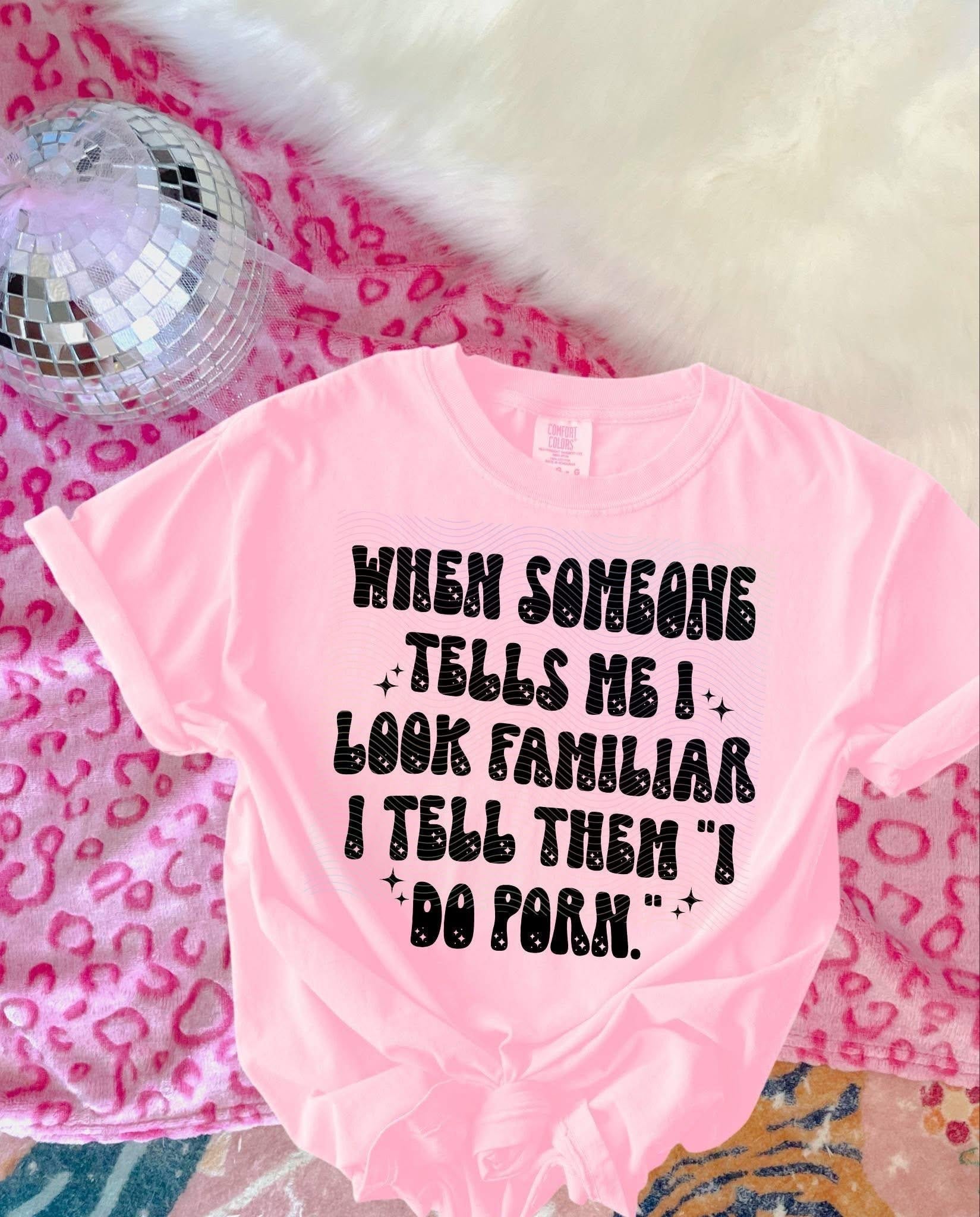 When Someone Tells Me I Look Familiar Graphic Tee