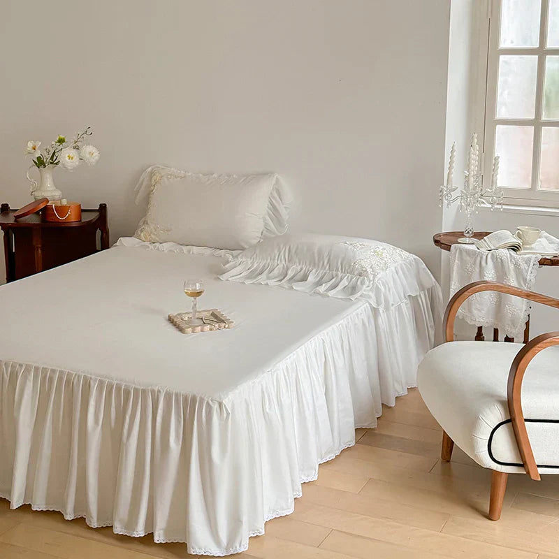 DecorBites™ French Rose Flowers Lace Wedding Bedding Set with Ruffles