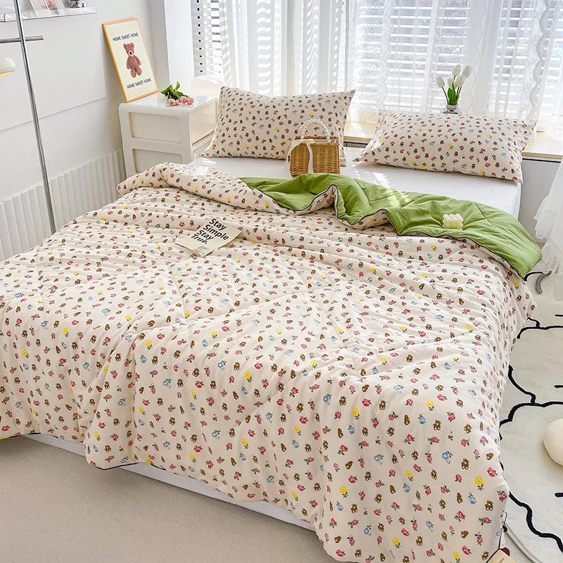 DecorBites™ Double Gauze Rabbit Print Quilt: Soft, Breathable, Washable, Light Comforter