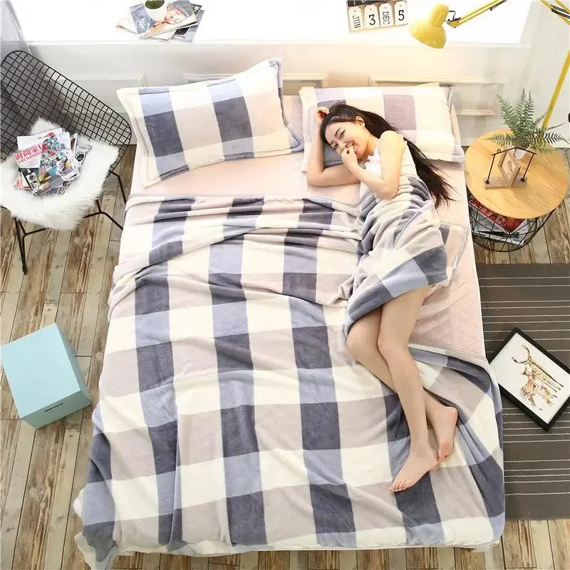 DecorBites™ Coral Fleece Flannel Flower Printed Blanket for Single/Queen/King Beds