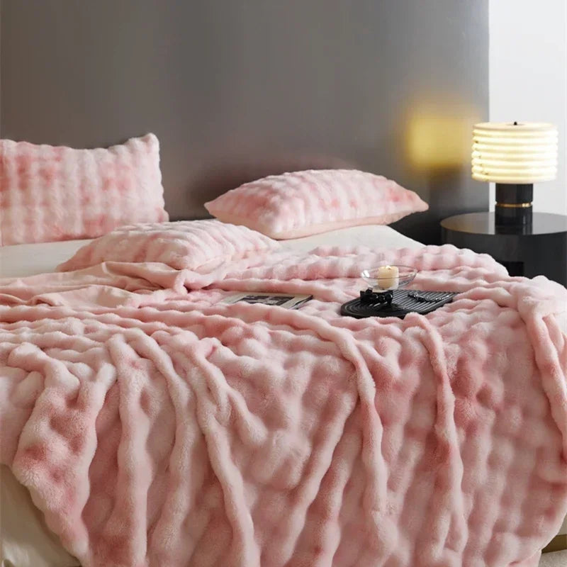 DecorBites™ Cozy Fleece Throws - Soft Plaid Blankets for Warmth and Comfort