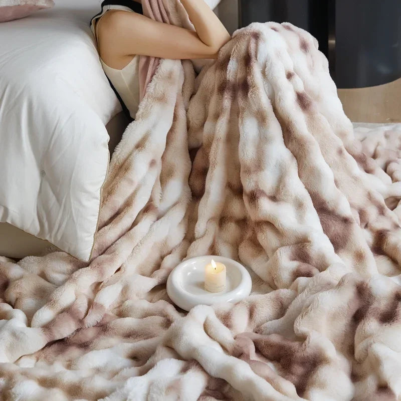 DecorBites™ Cozy Fleece Throws - Soft Plaid Blankets for Warmth and Comfort