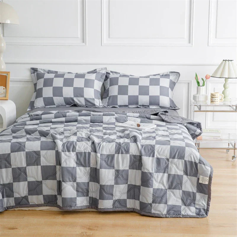 DecorBites™ Daisy Print Quilted Summer Quilt Set in Soft Breathable Fabric