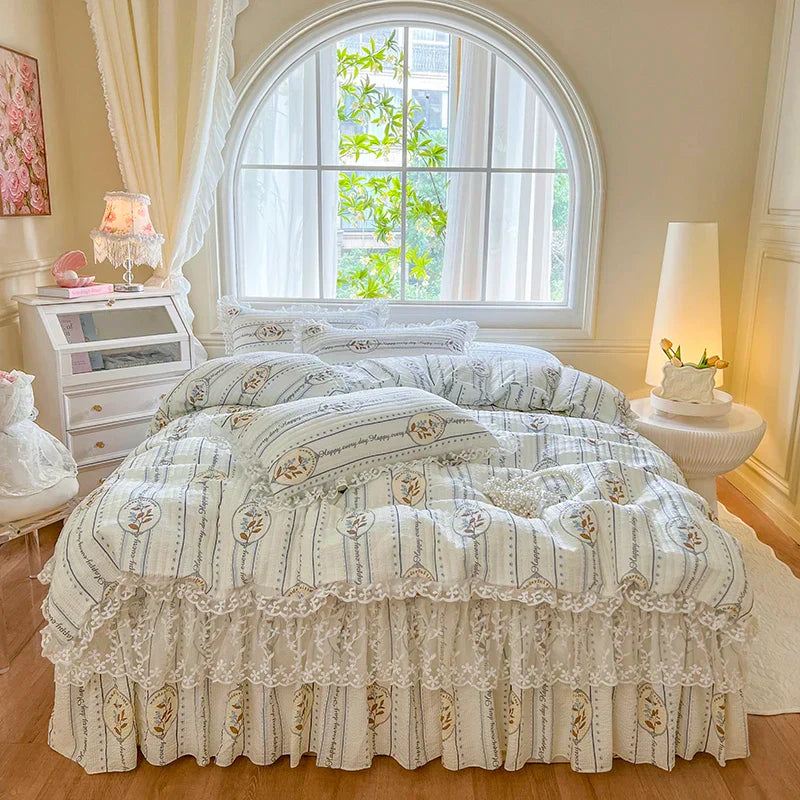 DecorBites™ French Lace Ruffles Seersucker Bed Set: 4Pcs Princess Bedding Quilt Cover