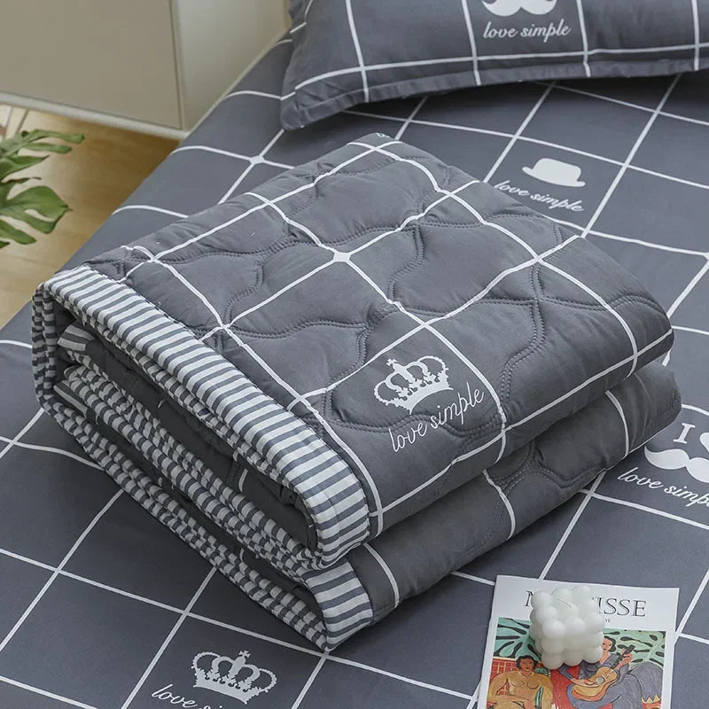 DecorBites™ Daisy Print Quilt for Spring Summer, Queen Size, Mechanical Wash, Comfortable Blanket