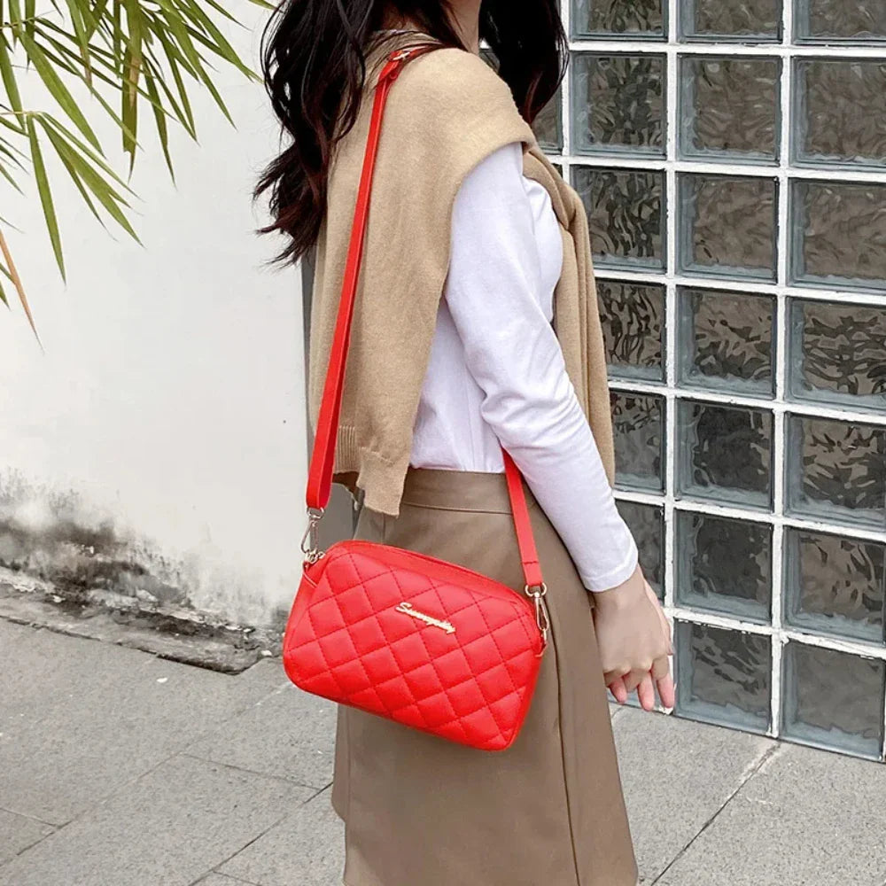 Tassel Small Messenger Crossbody Bag for Women – Lingge Embroidery Camera Shoulder Bag with Chain Strap (4.7 x 7.8 in / 12 x 20 cm)