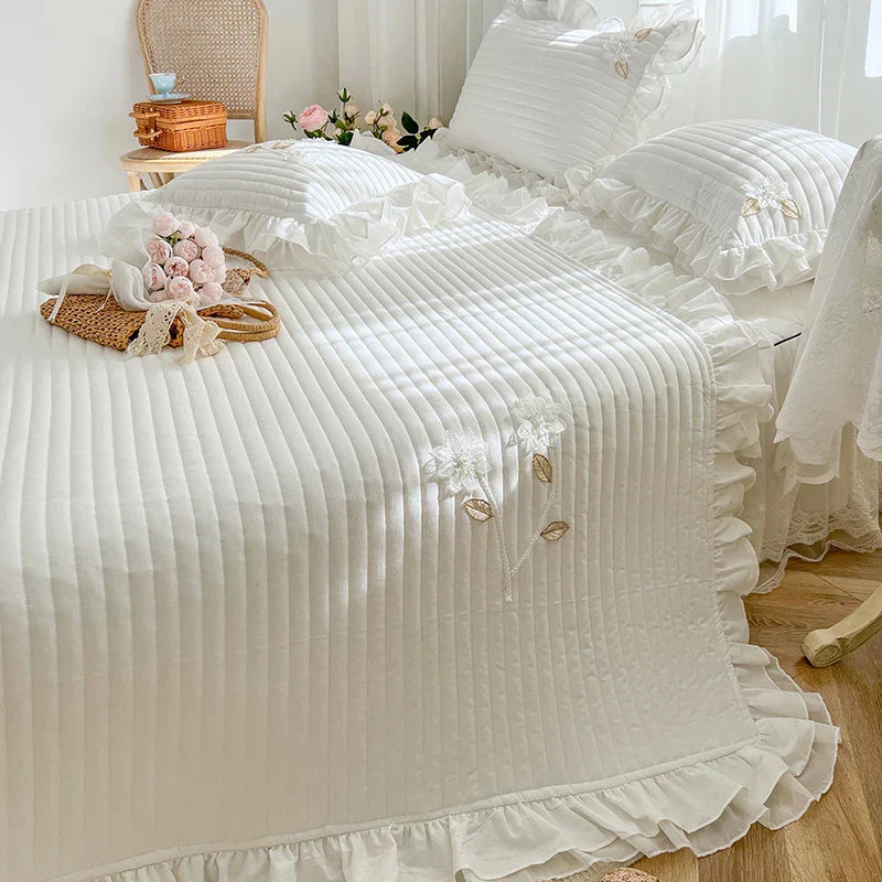 DecorBites™ Handmade Lace Flowers Quilted Bedspread Coverlet Queen Double Mattress Cover