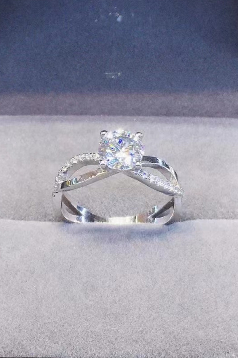 2 Carat Munsieur Moissanite Jewelry — crowned brilliance, handcrafted perfection, unmatched fire. Discover the evolution of high-end luxury Accessories