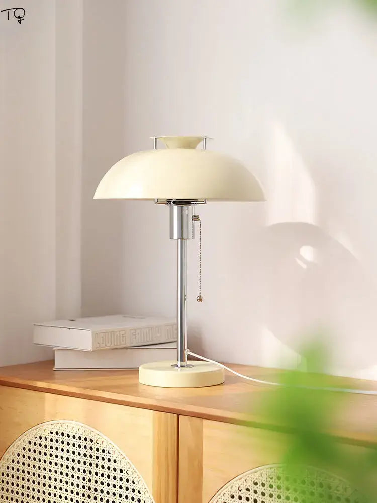 Bauhaus led table lamp in glossy red for bedroom