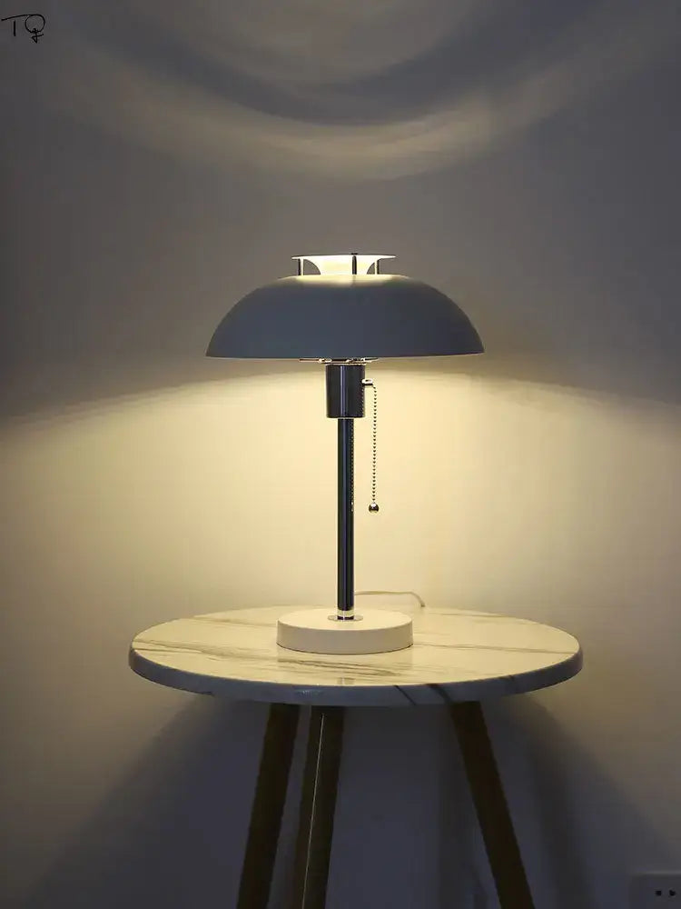 Bauhaus led table lamp in glossy red for bedroom