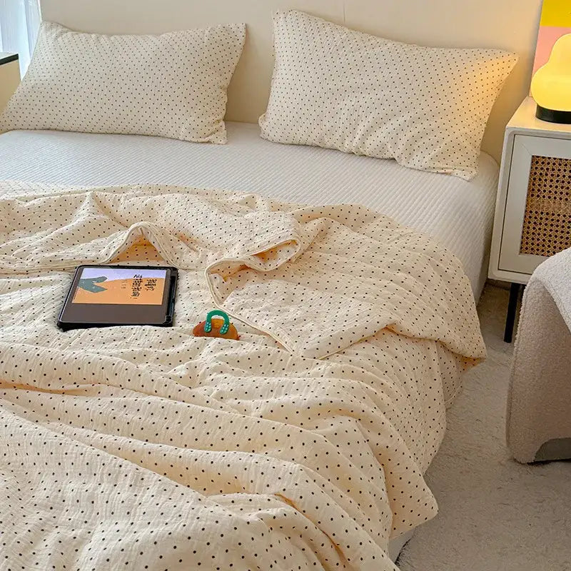 Cream polka dot floral quilt set bedroom bedding