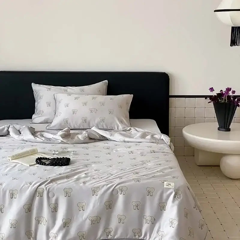 Off white cherry lyocell fiber cooling blanket bedroom quilt