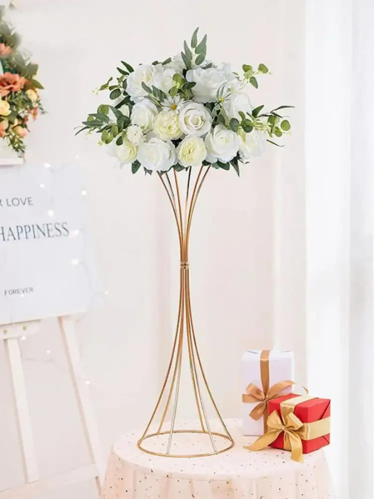 Elegant gold iron flower vase pedestal set for wedding decor