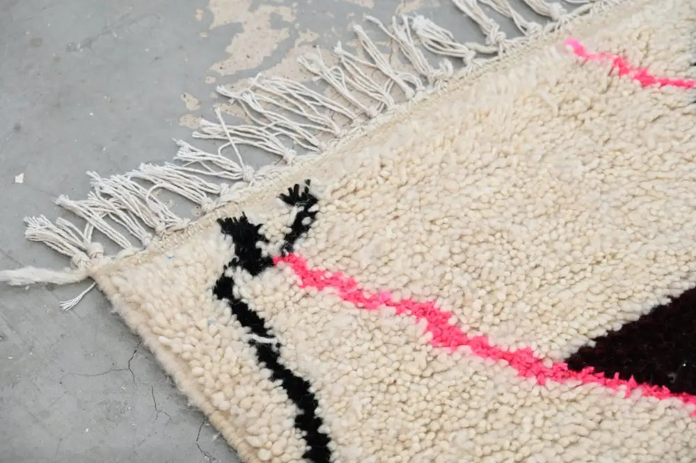 Beige abstract geometric azilal rug bedroom moroccan handmade decor