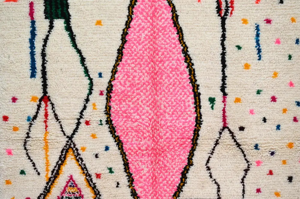 Beige and pink moroccan azilal rug bedroom geometric decor
