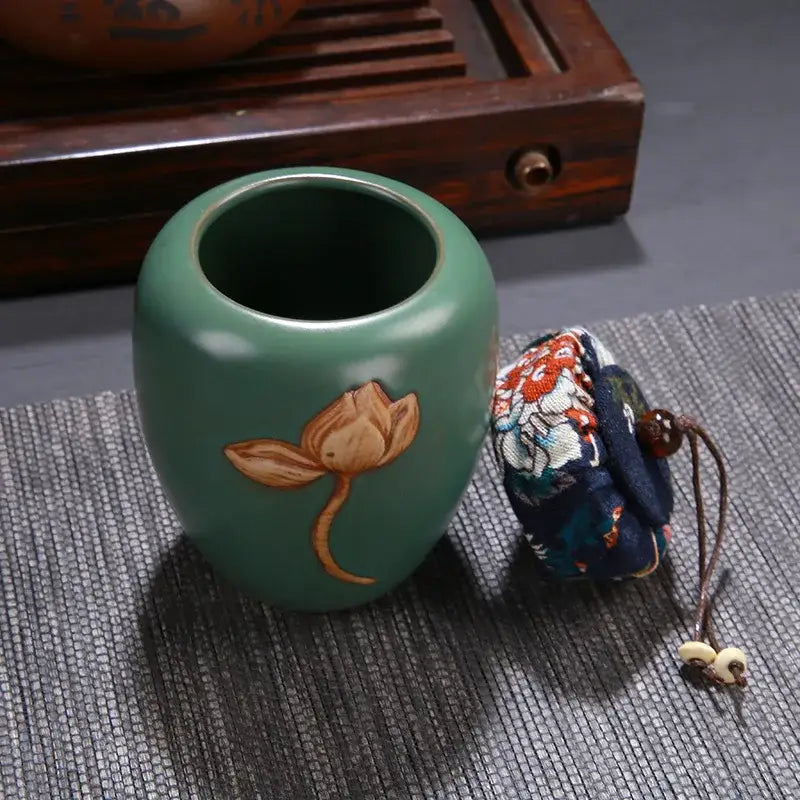 Vintage lotus ceramic tea storage jar kitchen pot storage jar