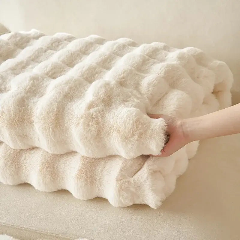 Off-white luxe faux rabbit fur blanket – bedroom cozy sofa throw
