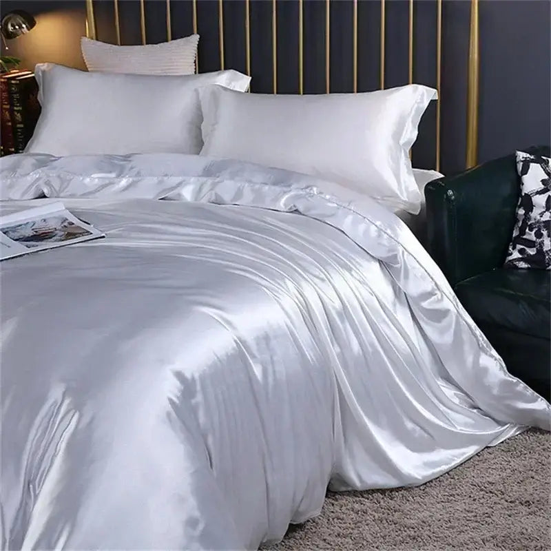 Luxurious dark green satin bedding set with duvet cover for bedroom