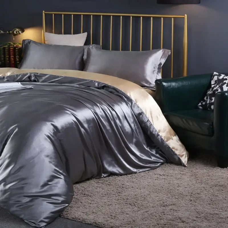 Luxurious crimson satin bedding set – bedroom duvet cover and sheets