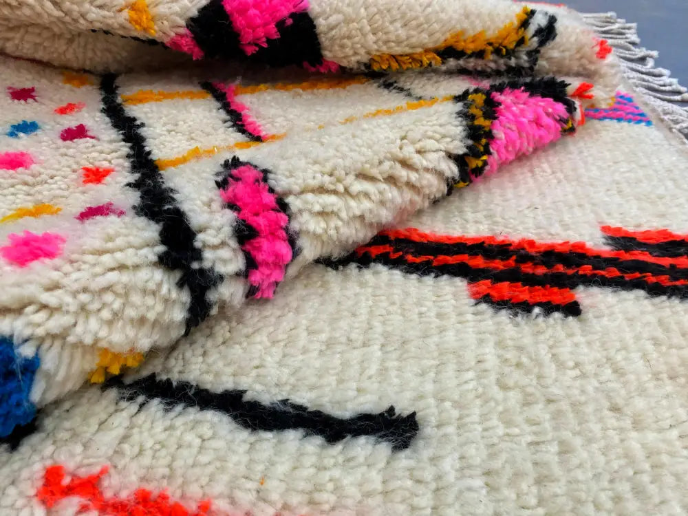 Handmade moroccan azilal rug cream geometric bedroom decor