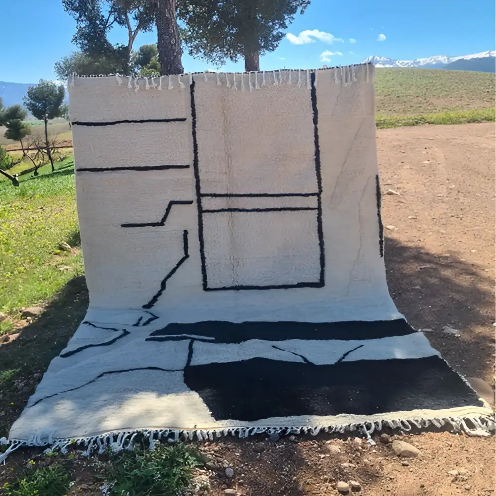 Handmade moroccan beni ouarain cream & black rug bedroom decor