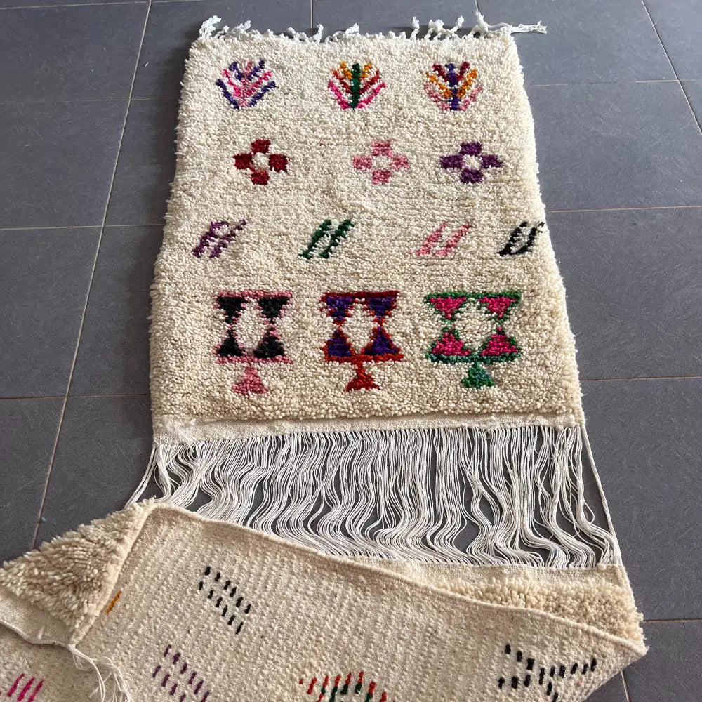 Handmade beni ouarain moroccan wool rug for bedroom or living room