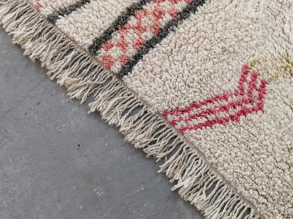 Beige moroccan handmade azilal rug – living room woolen decor