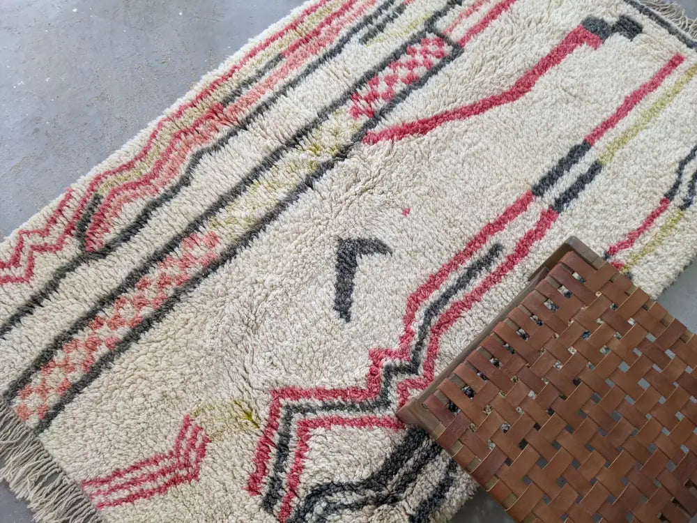 Beige moroccan handmade azilal rug – living room woolen decor