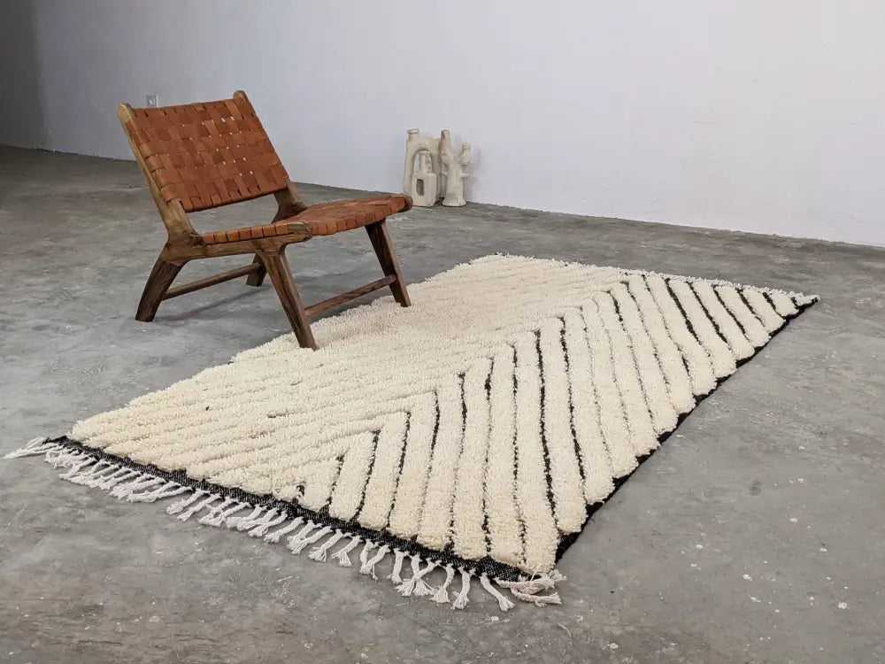 Handmade beni ouarain rug cream & black zigzag bedroom carpet