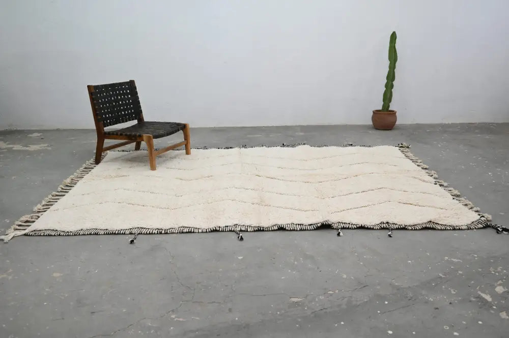 Handmade cream beni ouarain rug – living room zigzag pattern