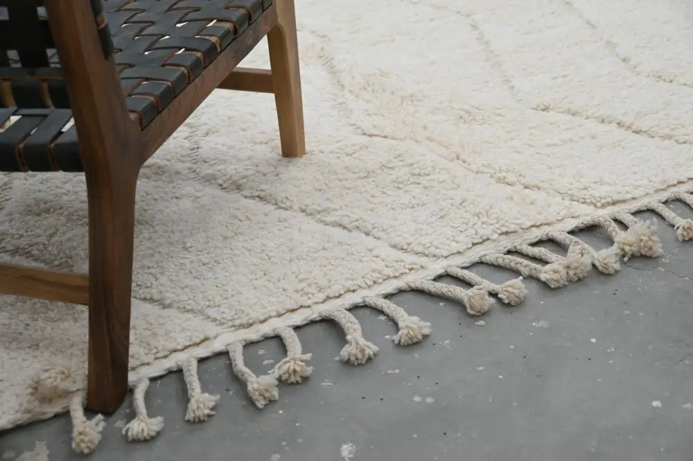 Handmade cream beni ouarain rug – living room zigzag pattern