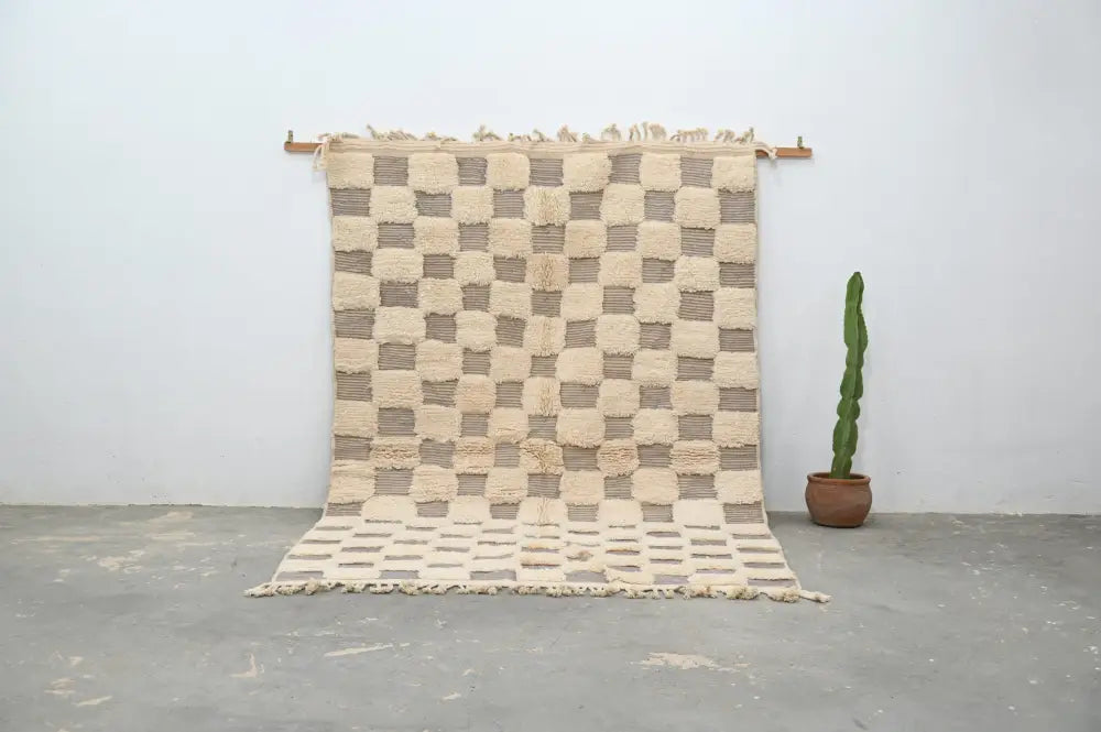 Handmade beige & taupe checkered beni ouarain rug living room decor