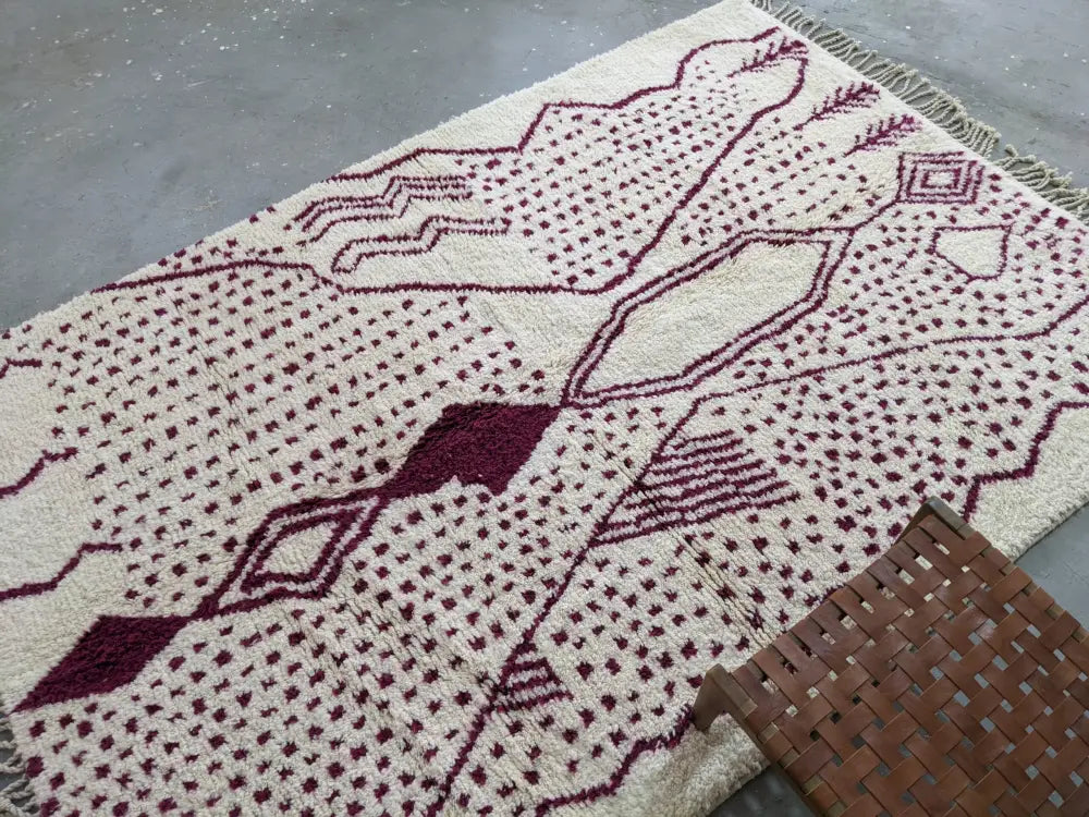 Handmade beige & burgundy beni ouarain rug living room wool decor
