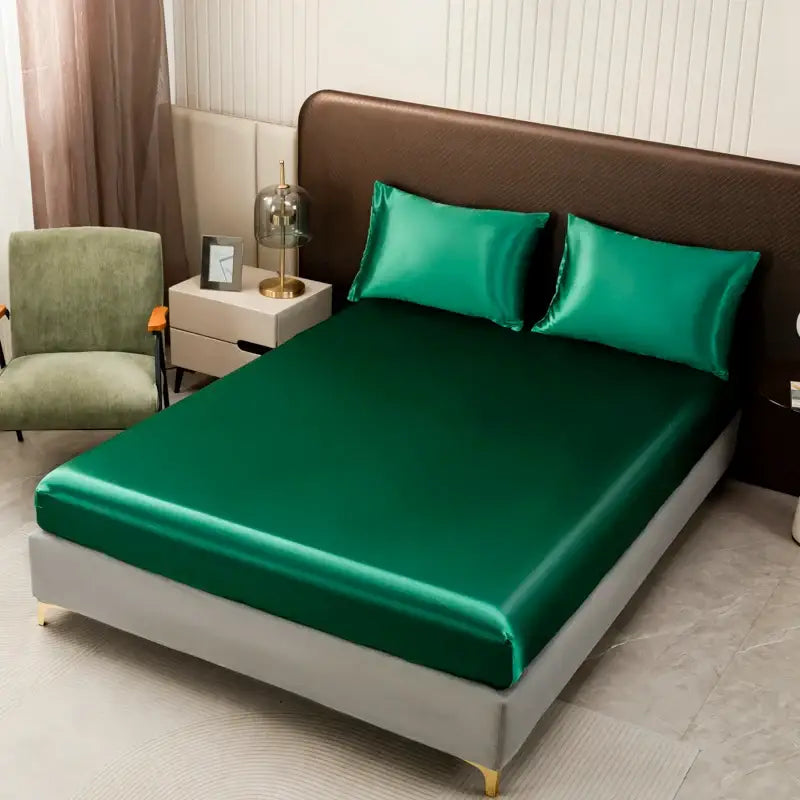 Opulent cream satin bedding set with fitted sheet for bedroom