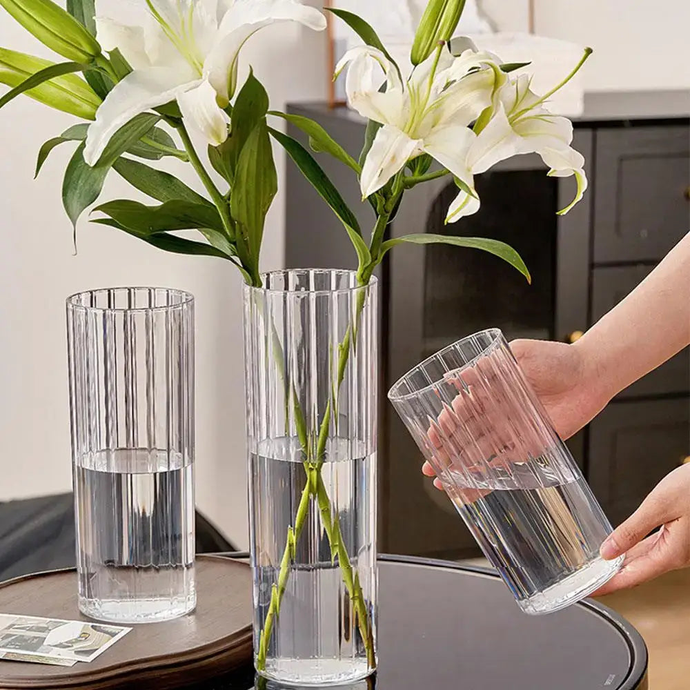 Ribbed shatterproof clear acrylic flower vase for dining room