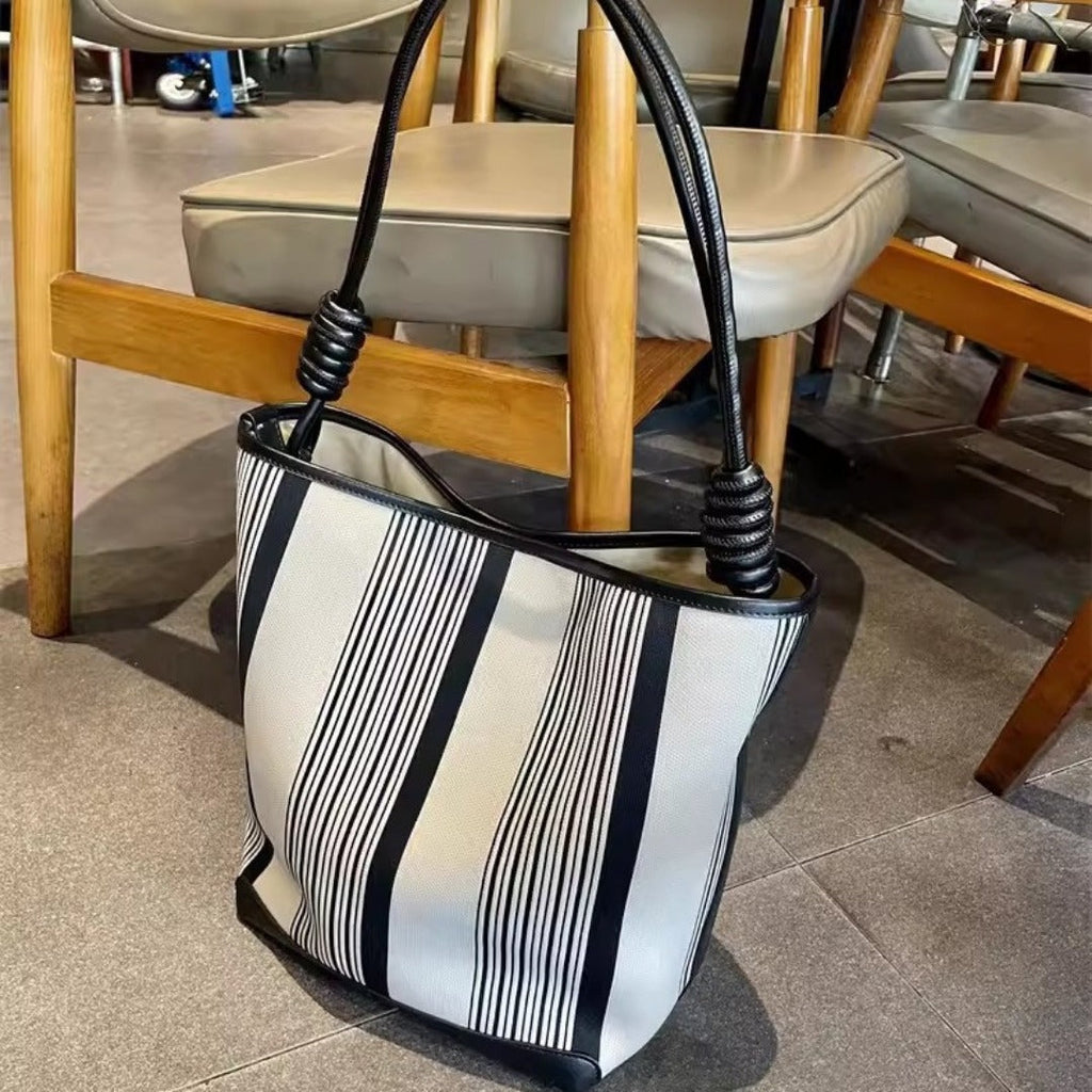 Autumn and winter tote bag, bucket bag female large capacity, commuter bag weaving shoulder, armpit bag large