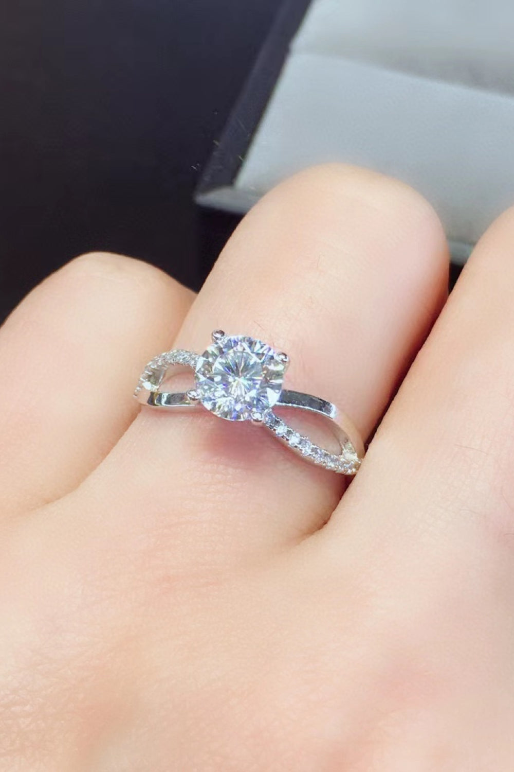 2 Carat Munsieur Moissanite Jewelry — crowned brilliance, handcrafted perfection, unmatched fire. Discover the evolution of high-end luxury Accessories