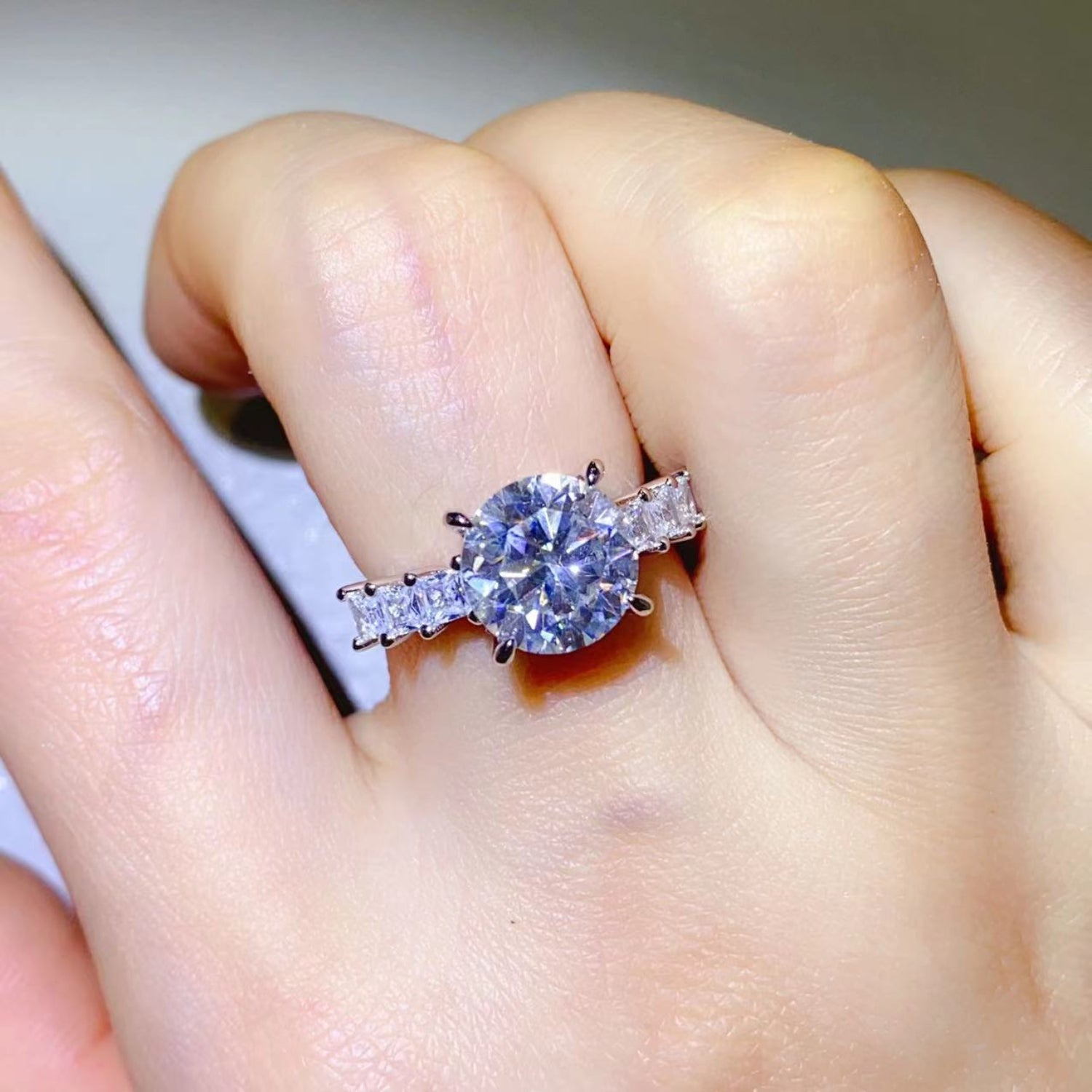 3 Carat high-end brilliance, street-royal design. Outshine diamonds with handcrafted luxury, flawless fire, and limited drops