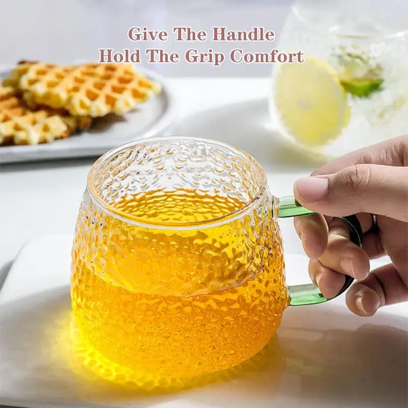 Hammer pattern glass mug with colorful handle – kitchen glassware