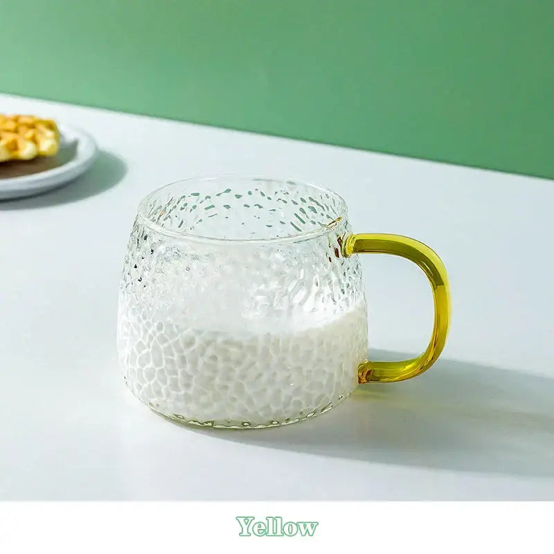 Hammer pattern glass mug with colorful handle – kitchen glassware