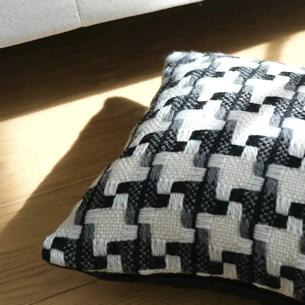 Houndstooth black & white crochet cushion cover living room decor