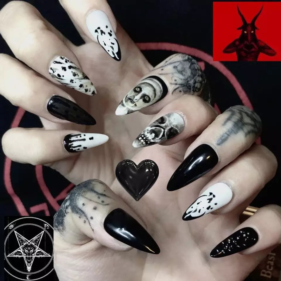 24pcs Witchy Black & White Stiletto Long Press on Nails – Spooky Halloween Aesthetic – Reusable Gothic Moon & Star DIY Manicure Kit