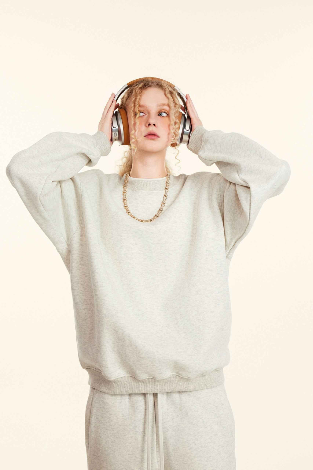 345GSM Women’s Solid-Color Crew Neck  Relaxed Fit Sweatshirt